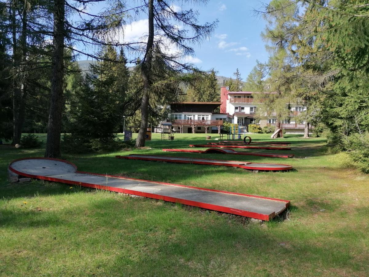 Žiar Bungalovy Pri Hoteli Spojar מראה חיצוני תמונה