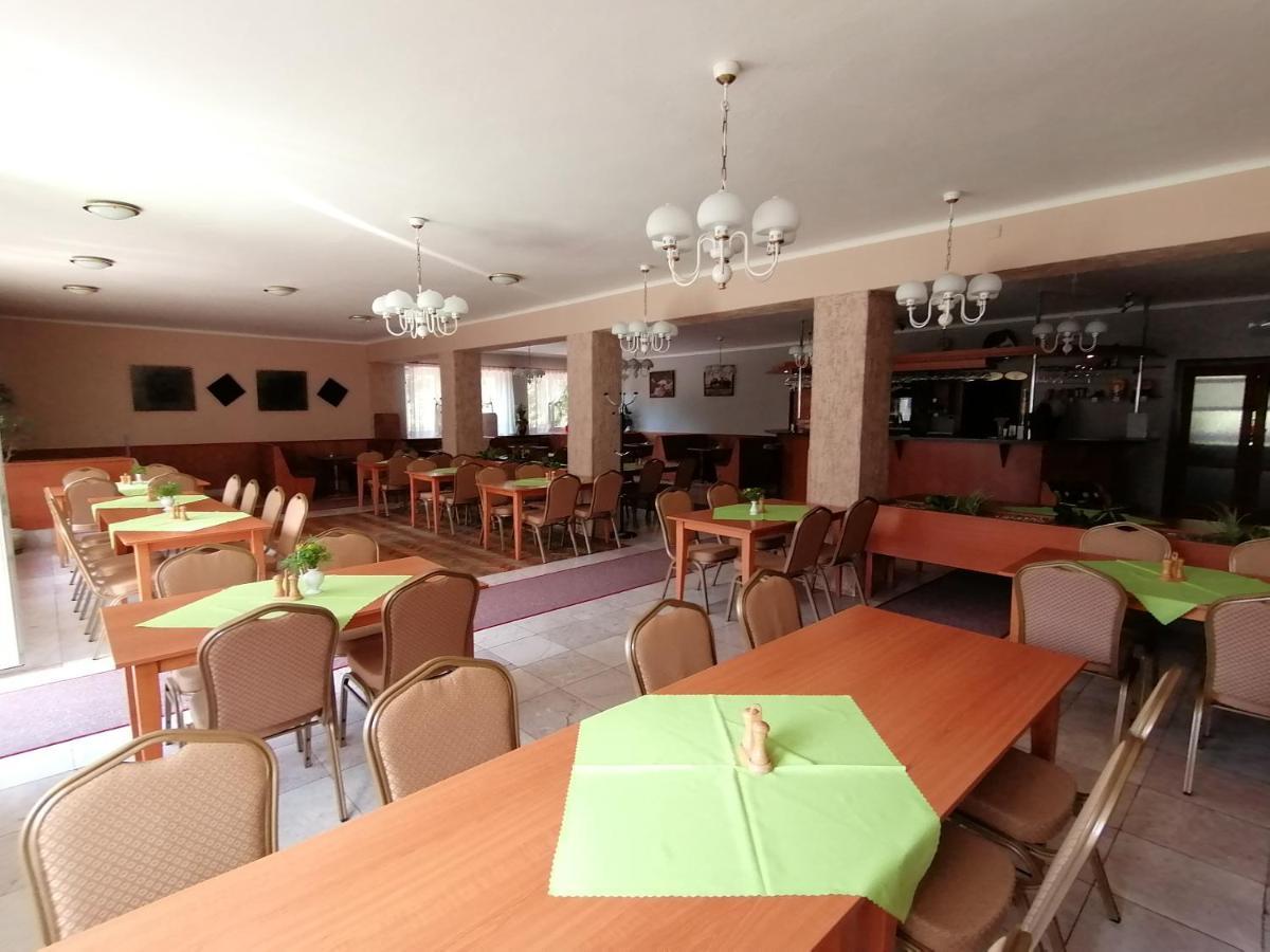 Žiar Bungalovy Pri Hoteli Spojar מראה חיצוני תמונה